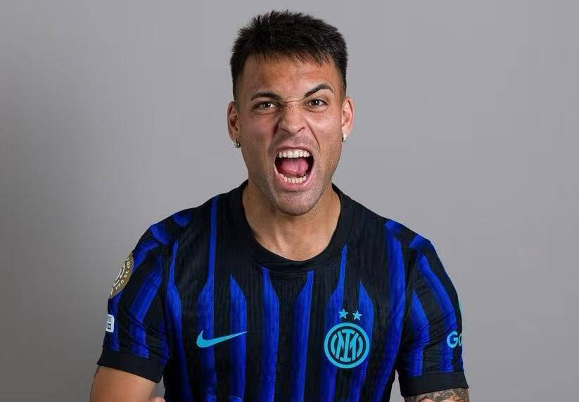 更凭借他的 更凭借他的